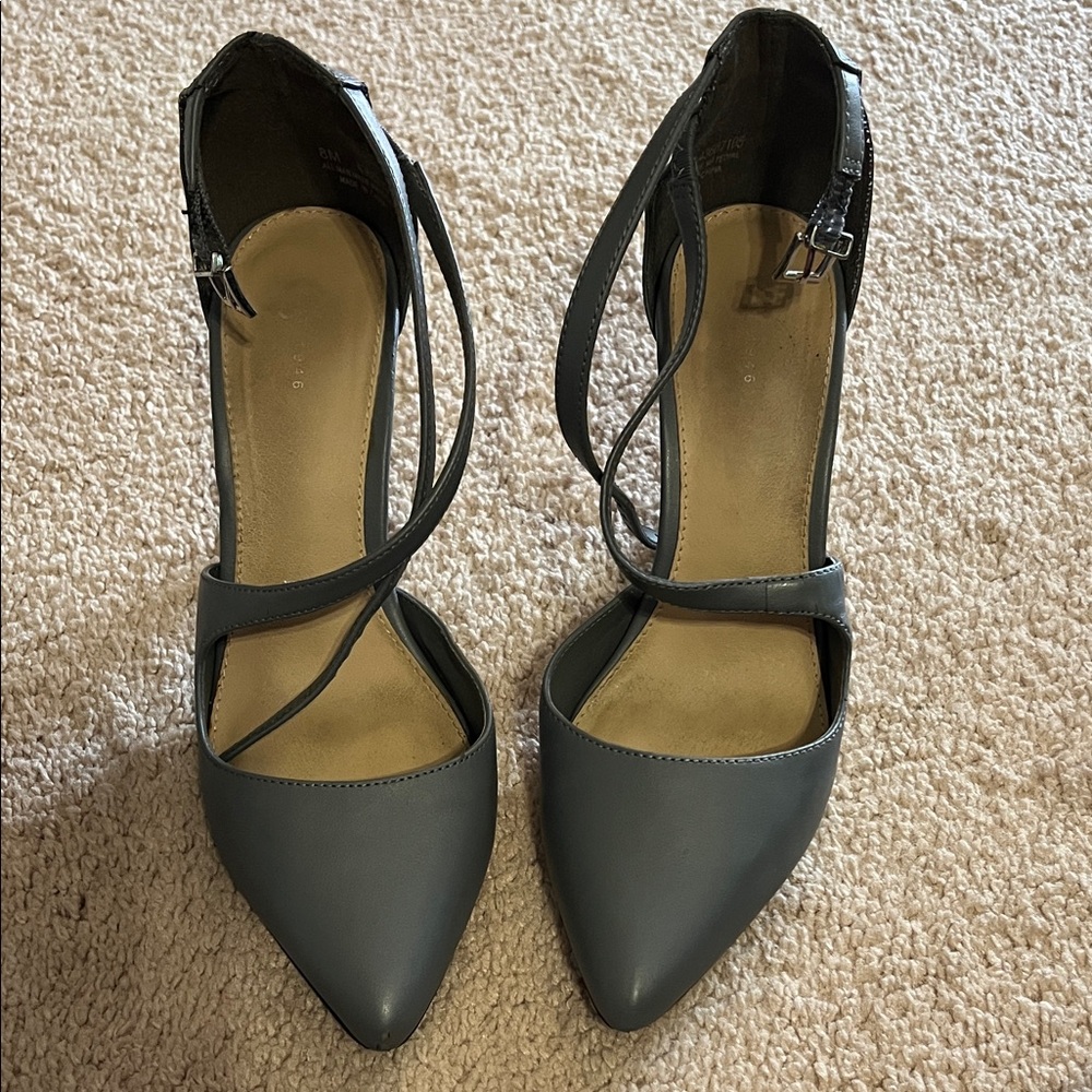 Chic Women's Gray Strappy Heels
